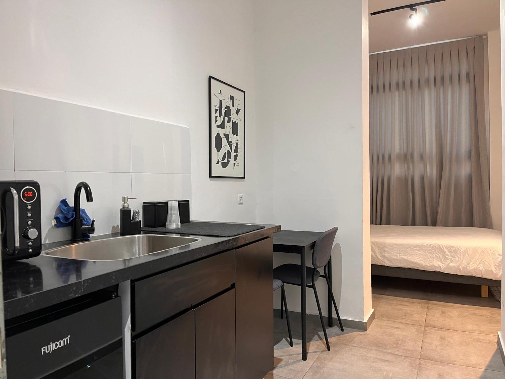 Yona 8 Bed & Breakfast Tel Aviv Room photo