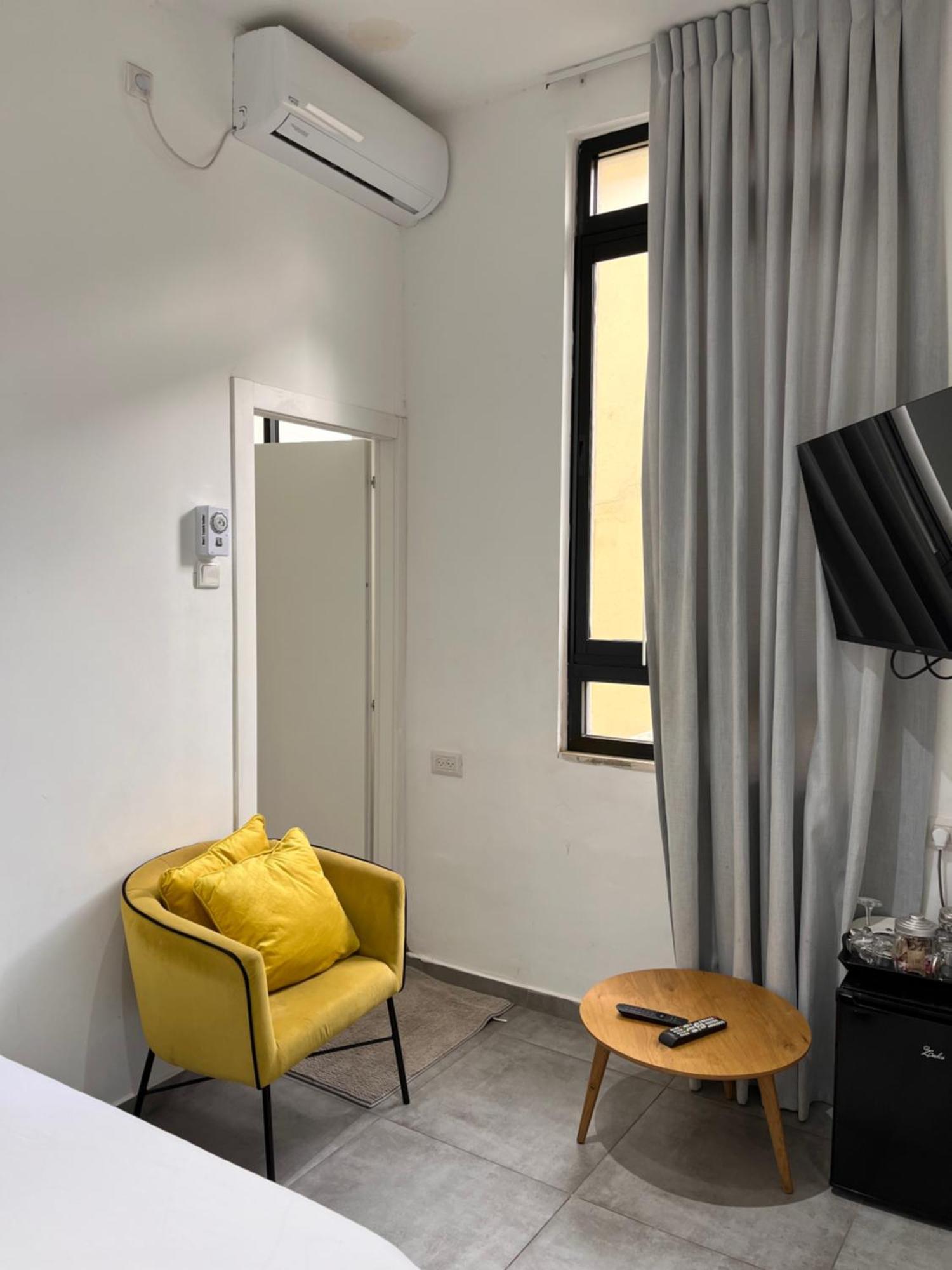 Yona 8 Bed & Breakfast Tel Aviv Exterior photo