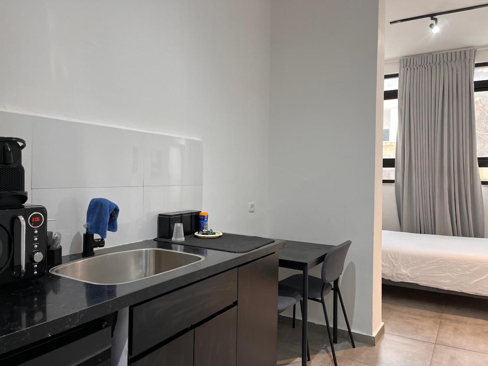 Yona 8 Bed & Breakfast Tel Aviv Exterior photo