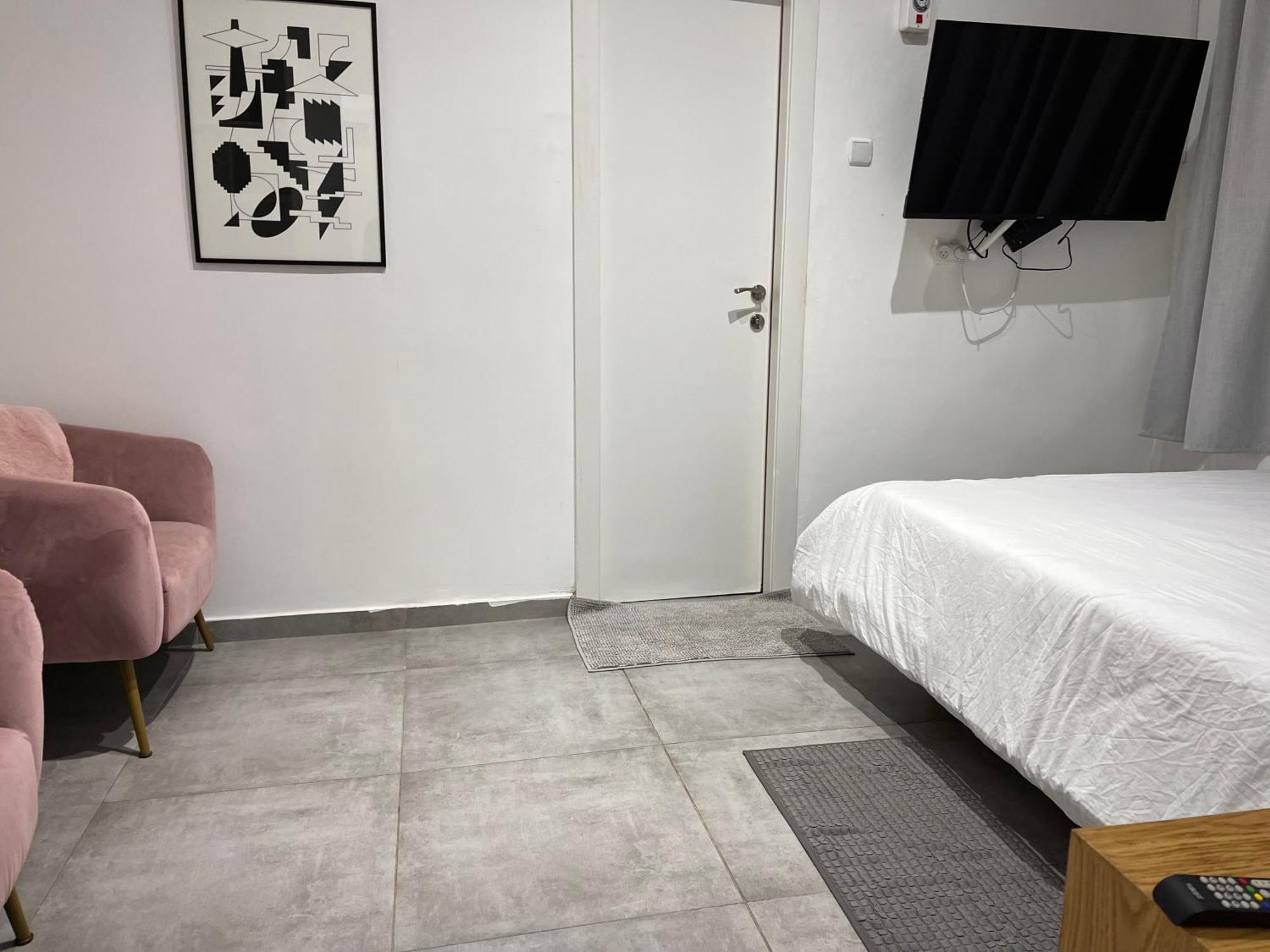 Yona 8 Bed & Breakfast Tel Aviv Exterior photo