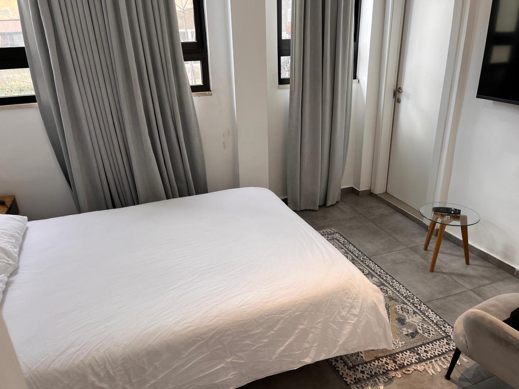 Yona 8 Bed & Breakfast Tel Aviv Room photo