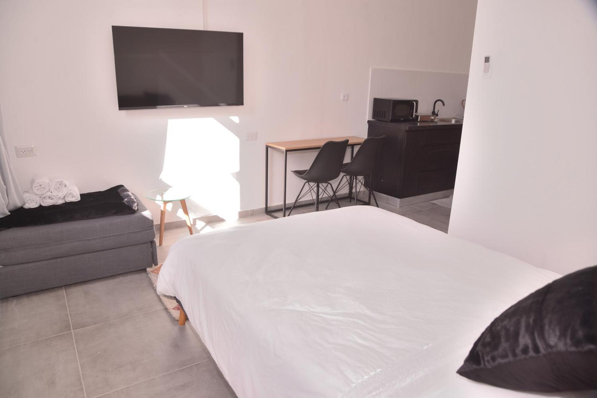 Yona 8 Bed & Breakfast Tel Aviv Room photo