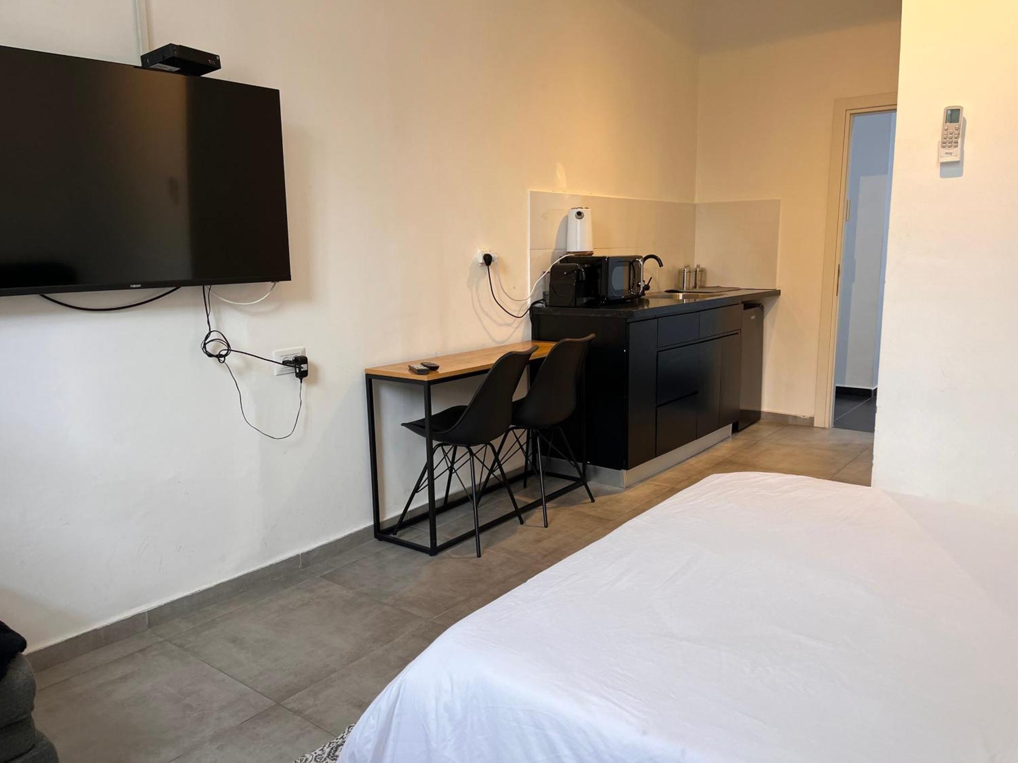 Yona 8 Bed & Breakfast Tel Aviv Room photo
