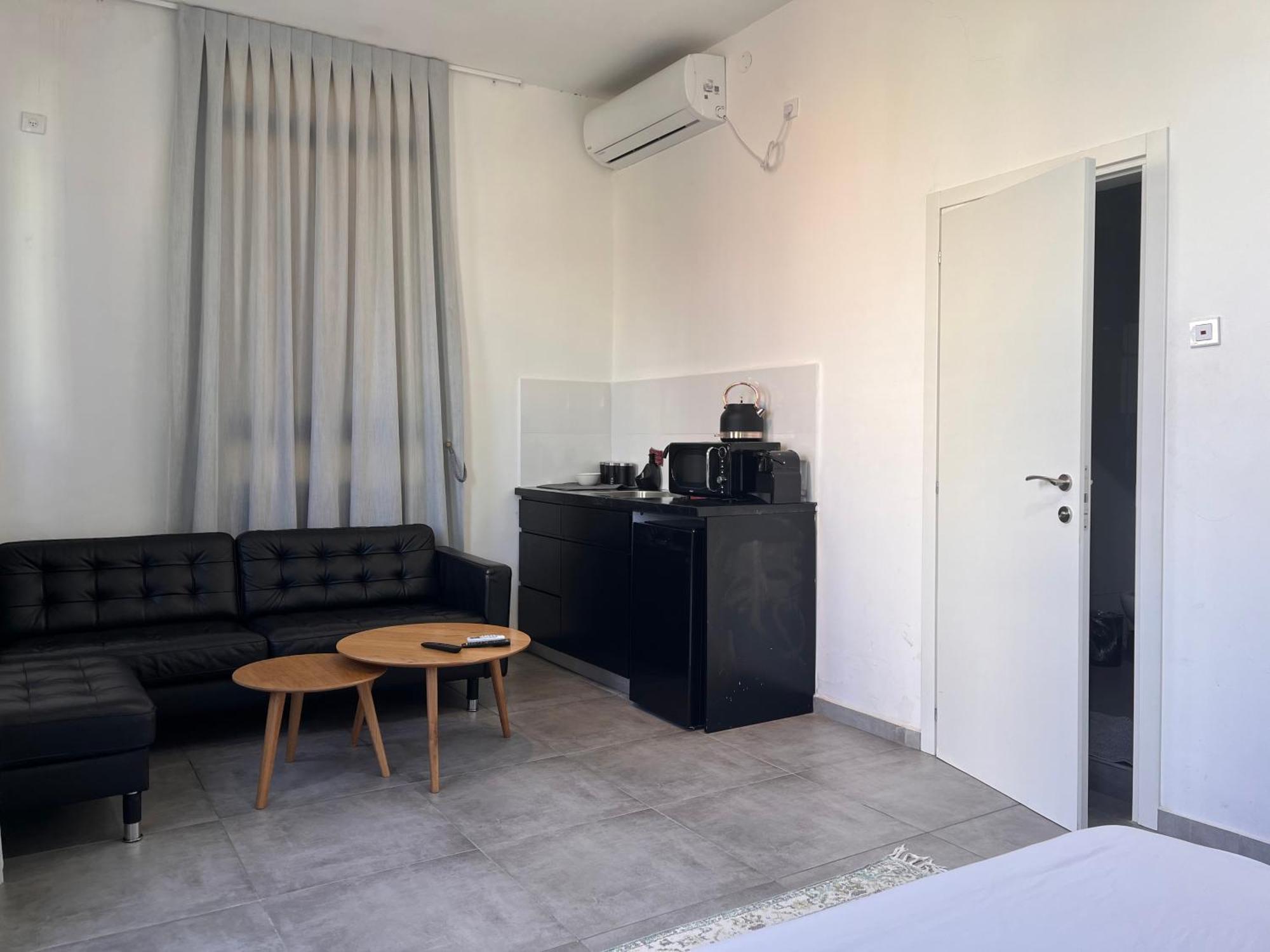Yona 8 Bed & Breakfast Tel Aviv Room photo