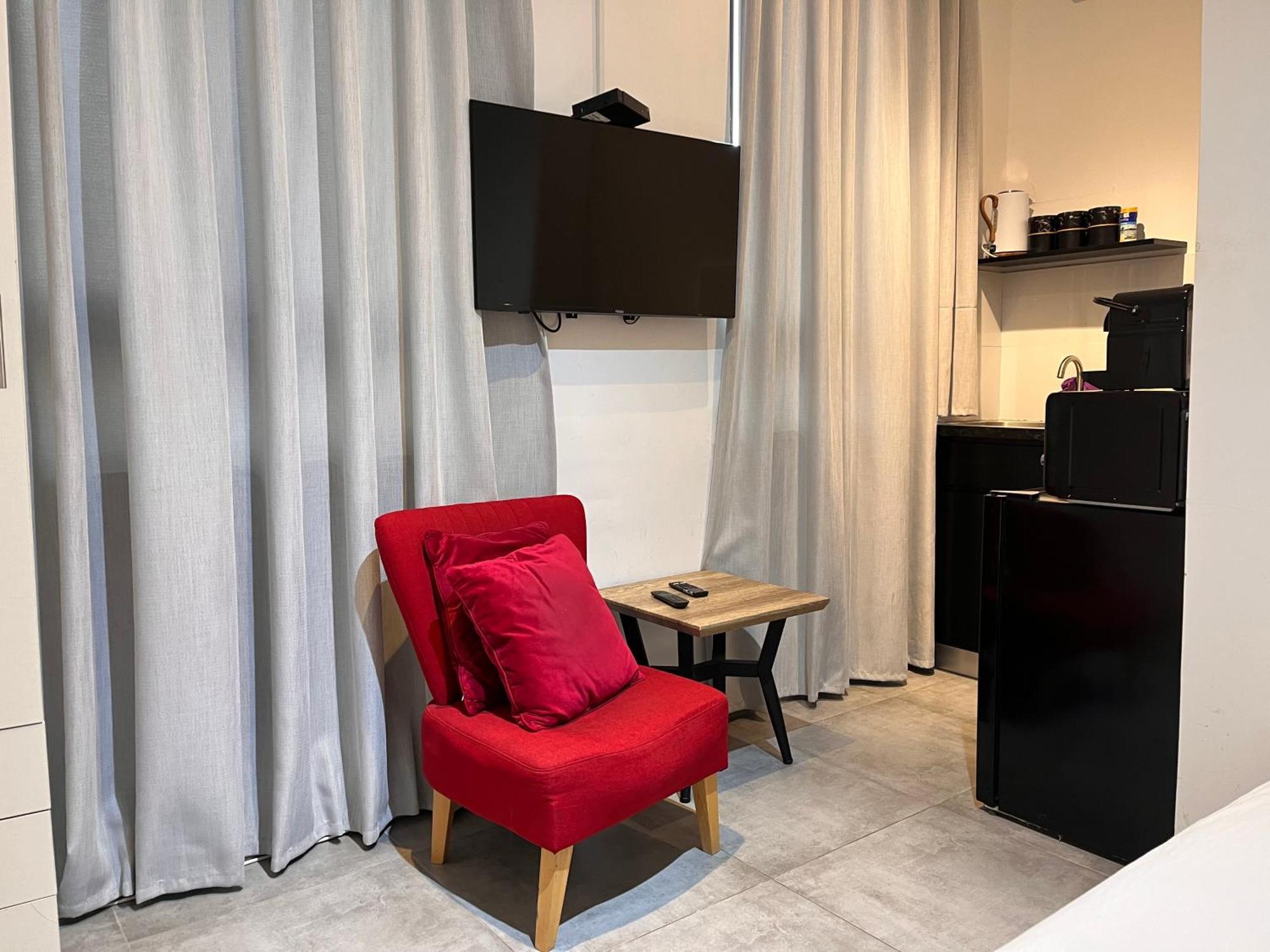 Yona 8 Bed & Breakfast Tel Aviv Room photo