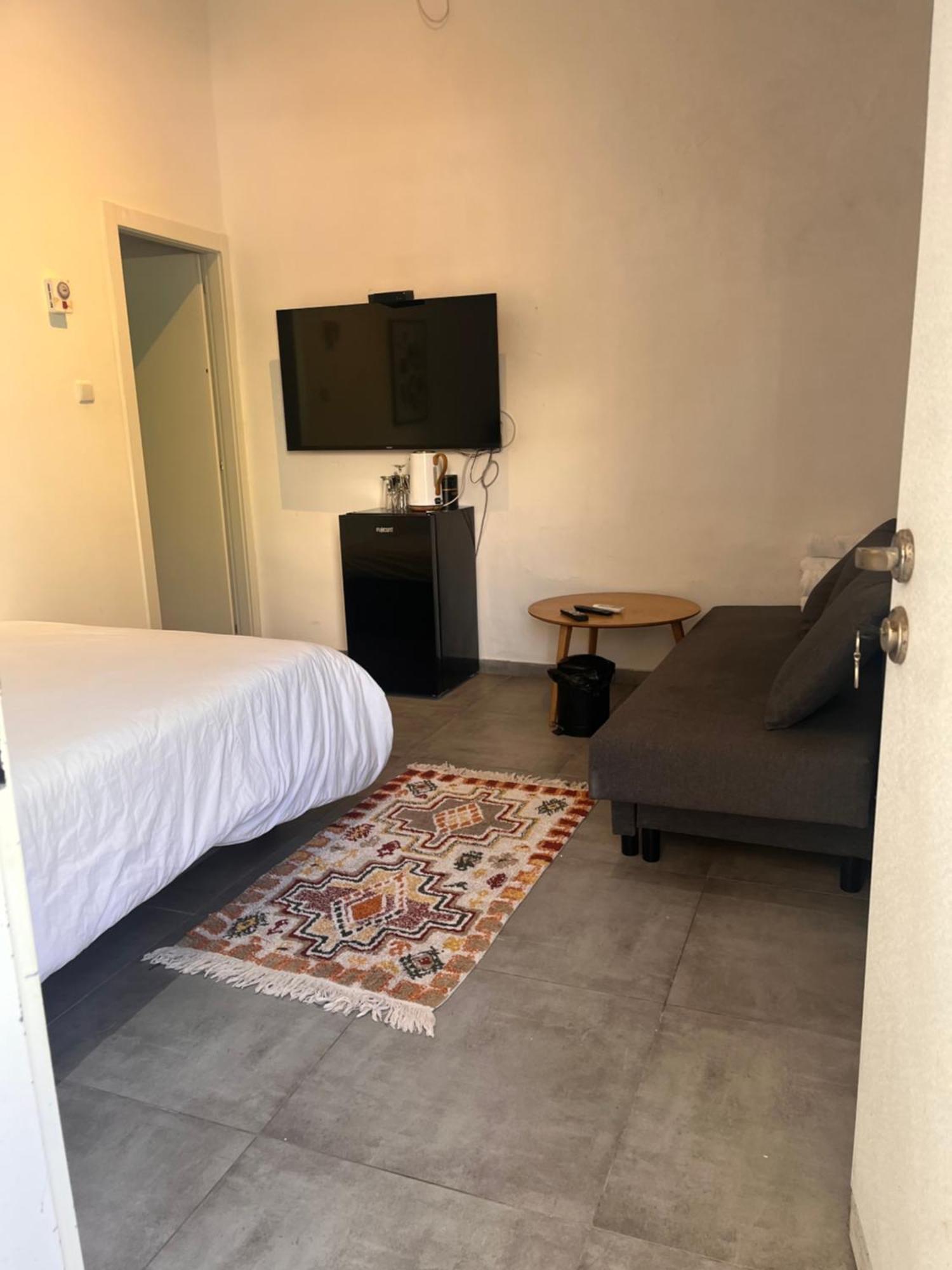 Yona 8 Bed & Breakfast Tel Aviv Room photo
